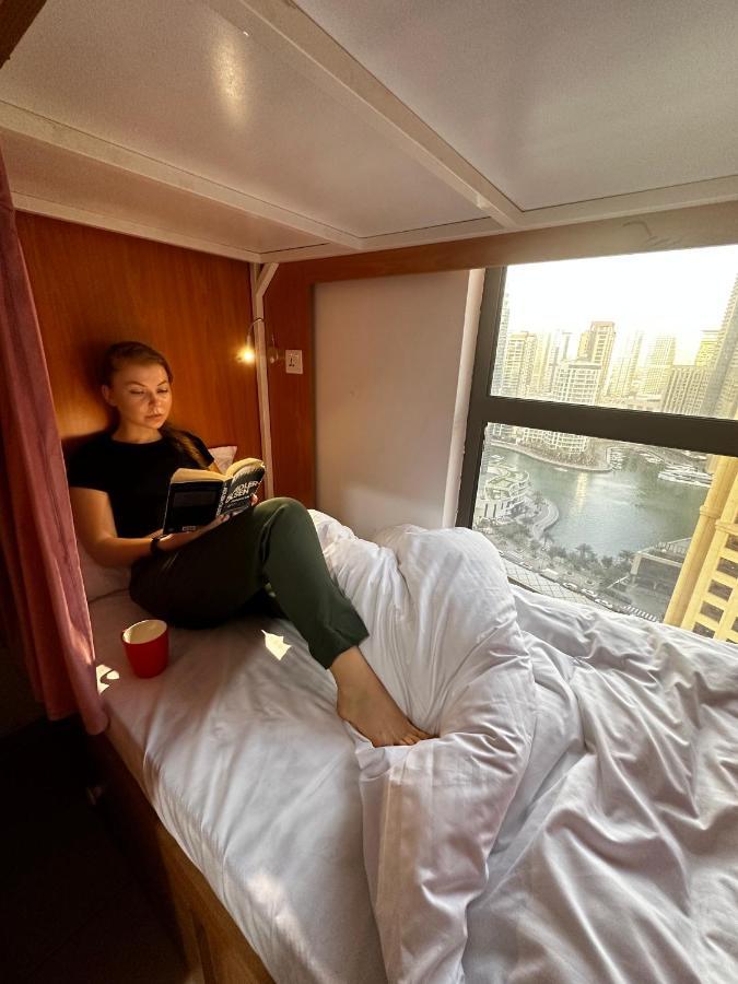 Lunar Hostel 96 Dubaï Extérieur photo