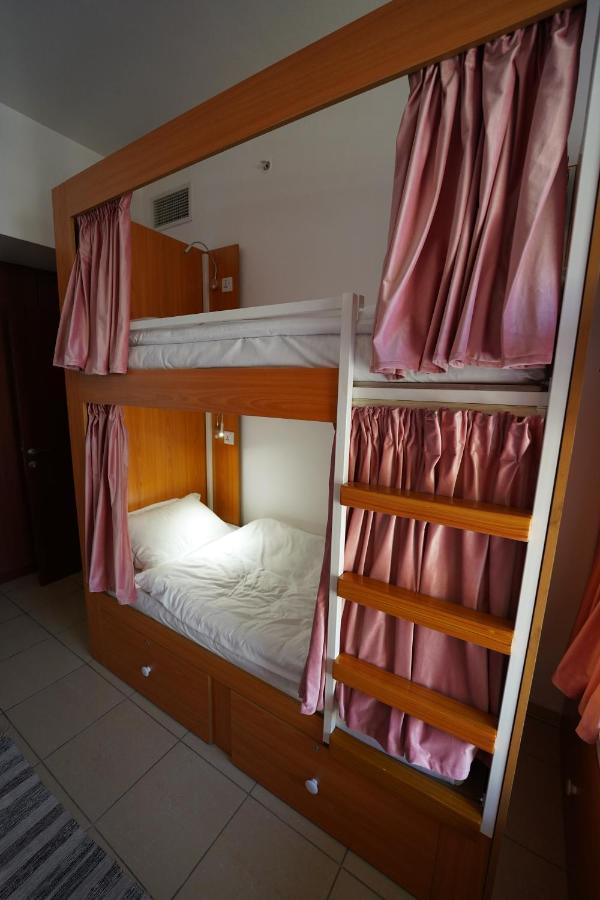 Lunar Hostel 96 Dubaï Extérieur photo