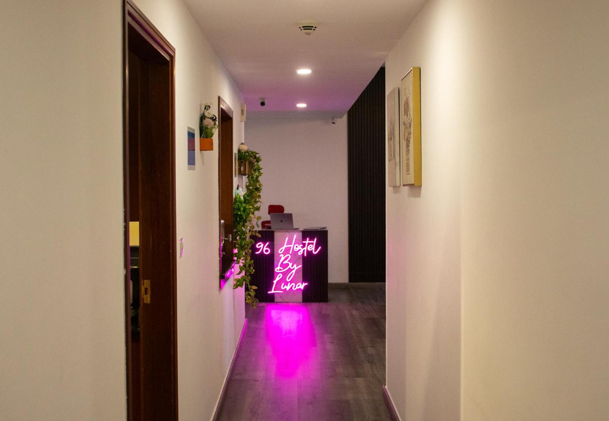 Lunar Hostel 96 Dubaï Extérieur photo