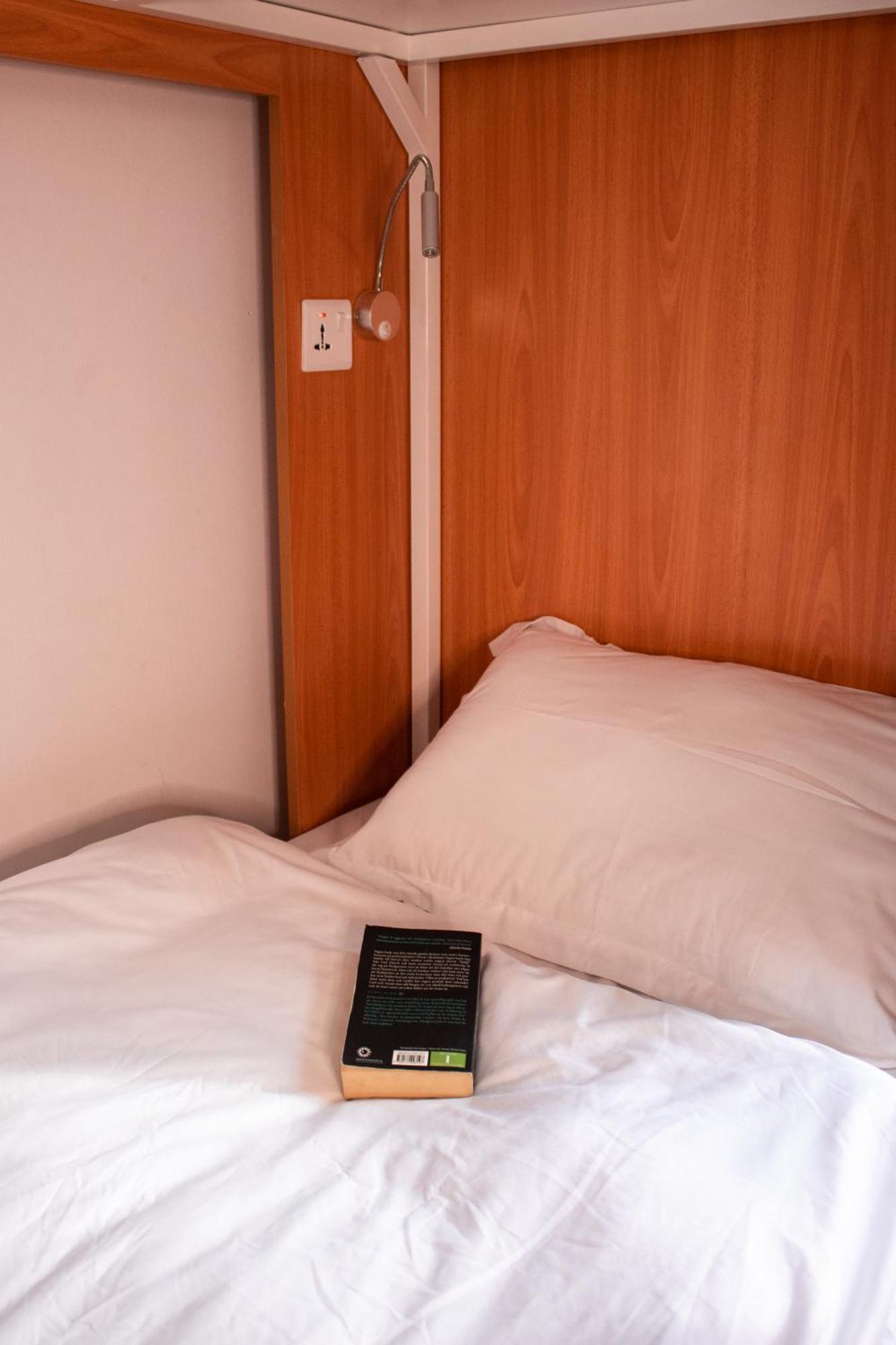 Lunar Hostel 96 Dubaï Extérieur photo
